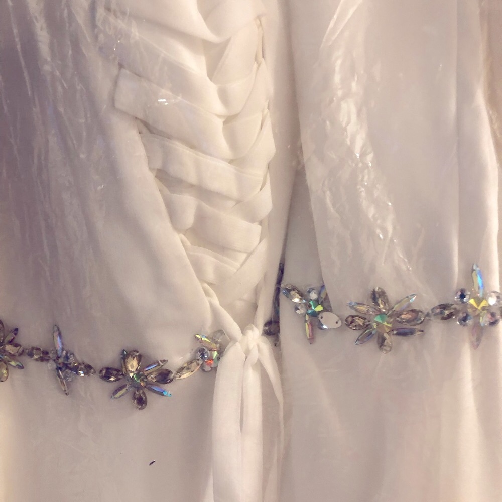 ๐ May Queen Ivory Dress with empire bling waist, extra straps and shawl size 26w - Picture 2 of 16